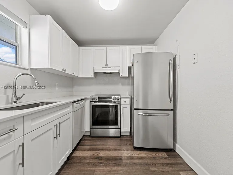 4235 N University Dr #312 — Photo 16