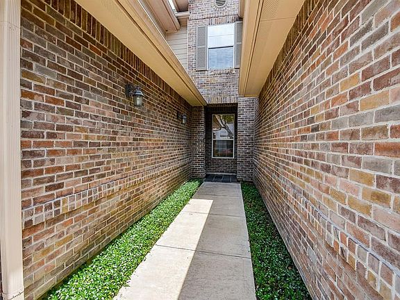 2nd image of 4204 Stonebridge Dr