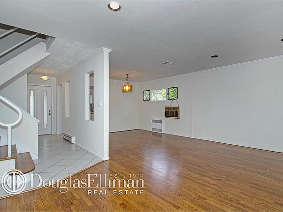 2nd image of 3 Clover Hill Dr