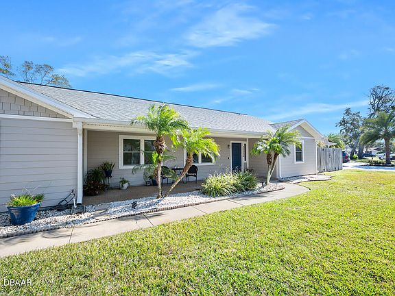 4th image of 1113 Wandering Oaks Dr