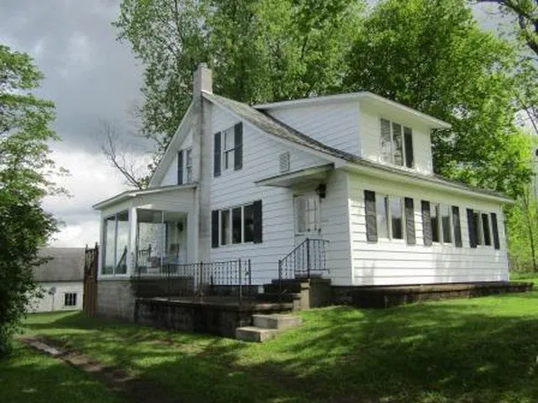 40124 Garland St, Centerville, PA 16404