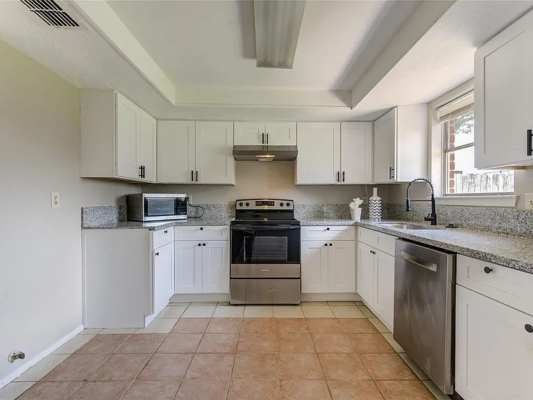 9915 Towne Tower Ln — Photo 6