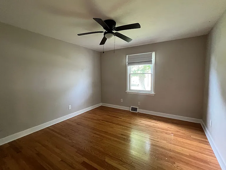 2725 Greendale Ave — Photo 18