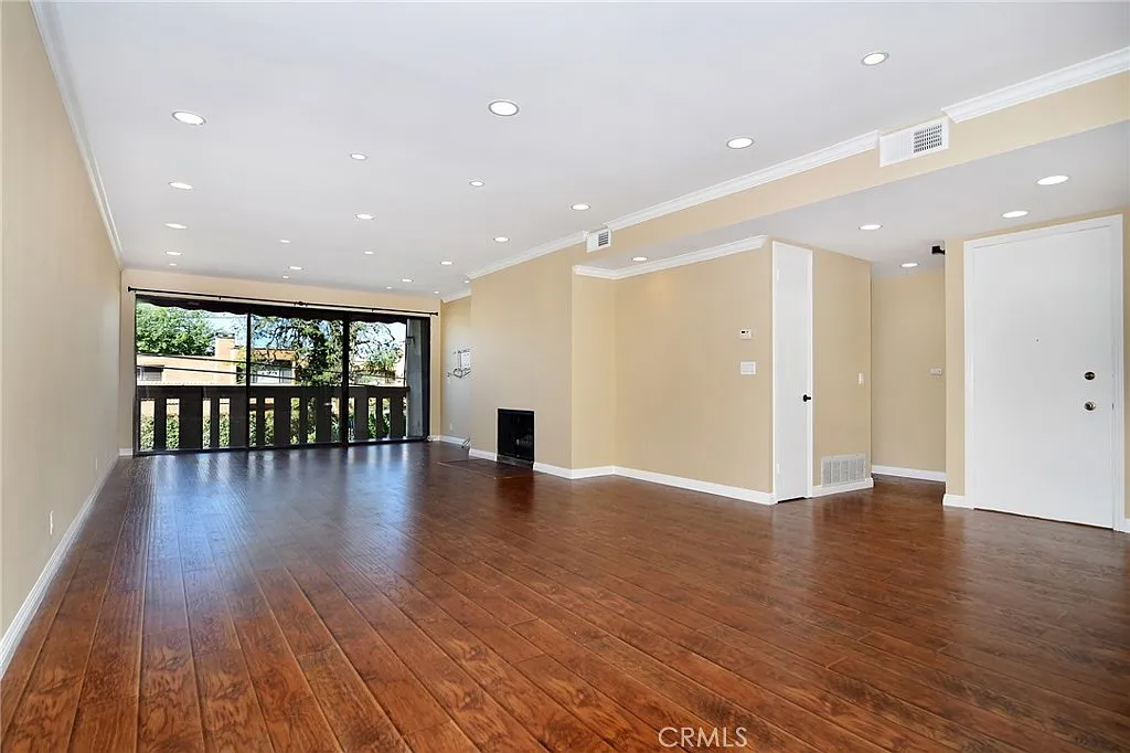 2 bed, 1617 sqft, $3,995 — Photo 2