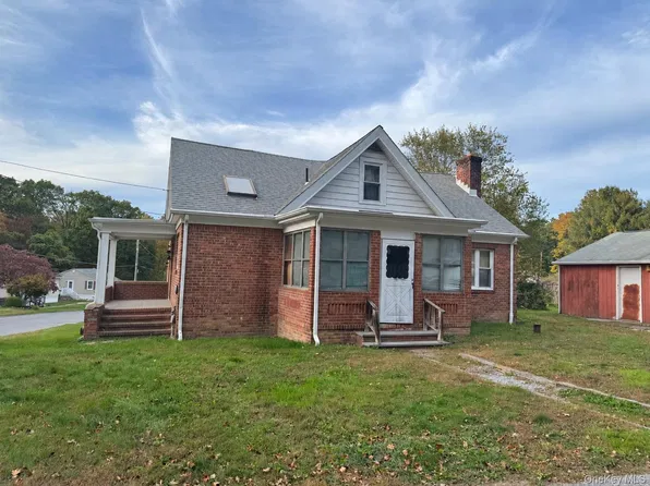 12 Gary Drive, Hyde Park, NY 12538