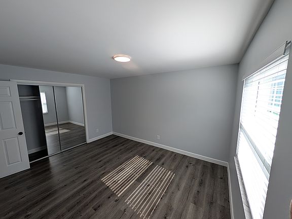 5th image of 218 17th Ave N #101