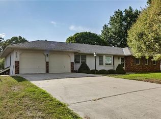 710 N Forest Ave, Sugar Creek, MO 64054
