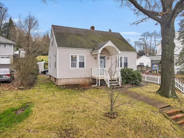 2976 State Street, Hamden, CT 06517
