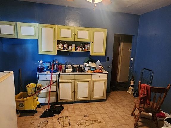 3rd image of 1035 W 17th St