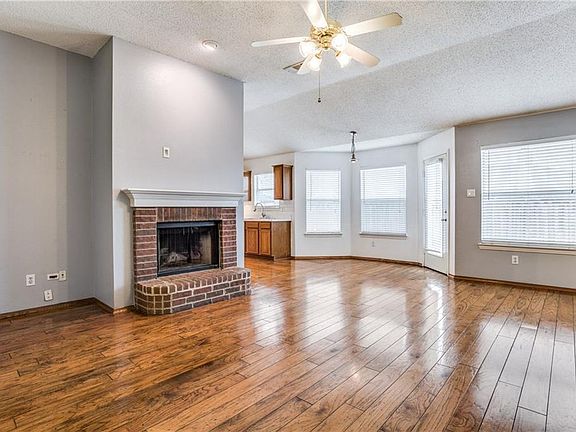 2nd image of 1503 Lakeshore Dr