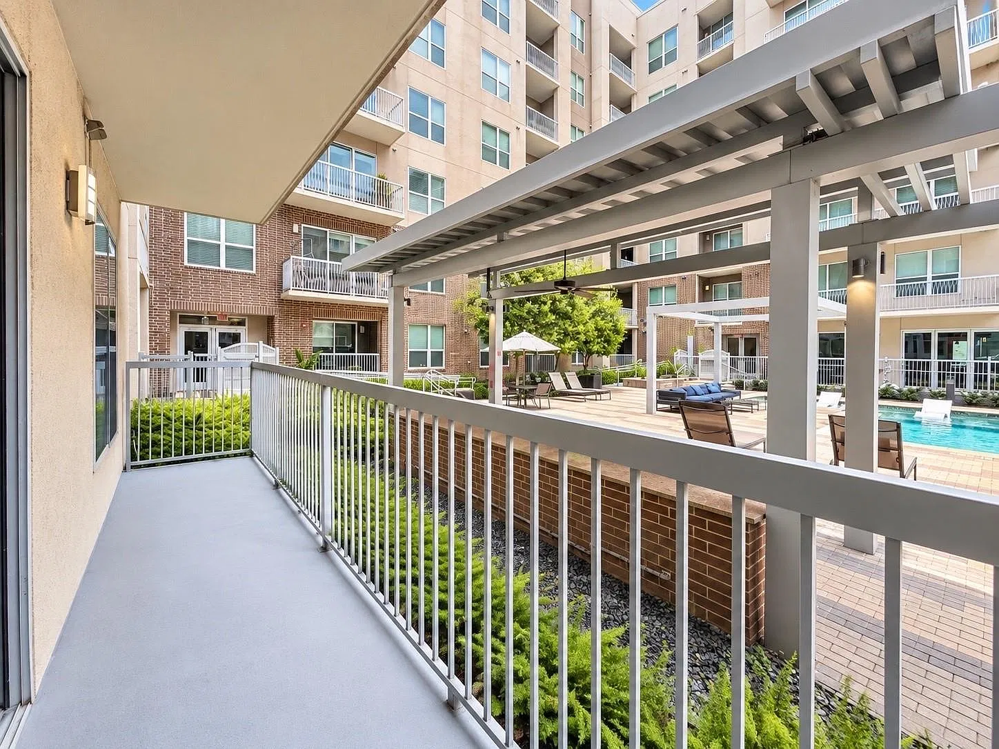 1 bed, 1.0 bath, 822 sqft, $1,758 — Photo 4