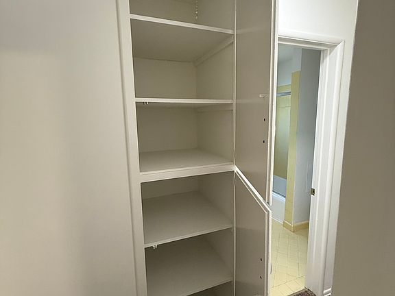 2nd image of 14821 Burbank Blvd #1/2