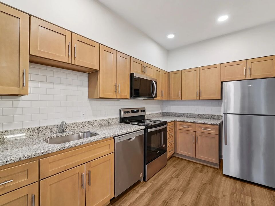 2nd image of 1500 Claremont St #411