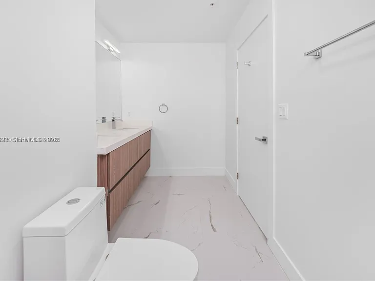 32 NW 14th Ave #3 — Photo 8