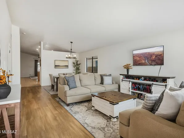 10361 E Oakbrook St, Tucson, AZ 85747