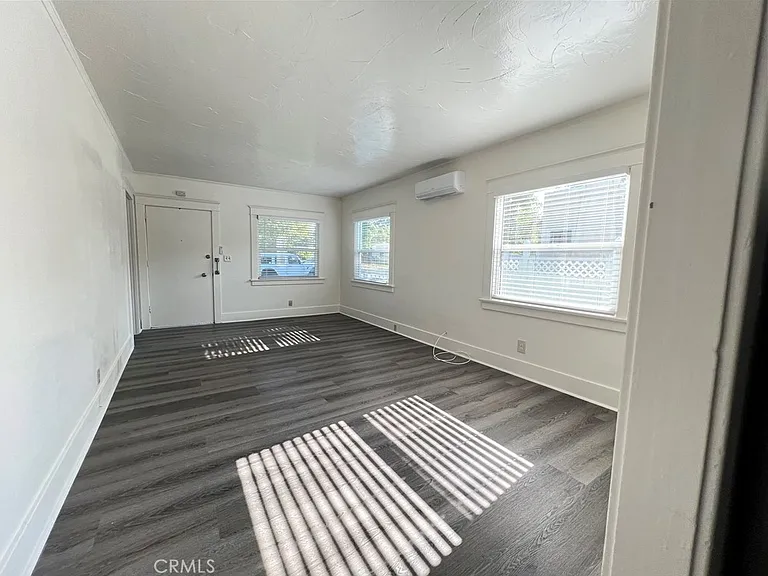320 W Lemon Ave — Photo 3
