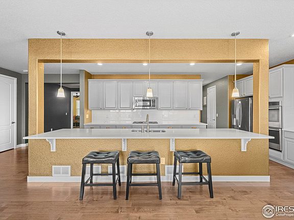 3rd image of 997 Sandstone Cir