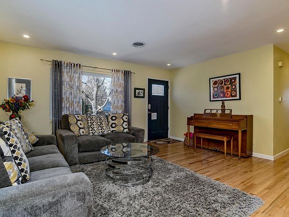 5th image of 512 S Union Blvd