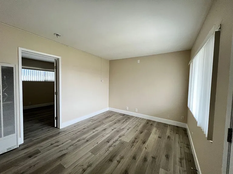 WEST1101 — Photo 2