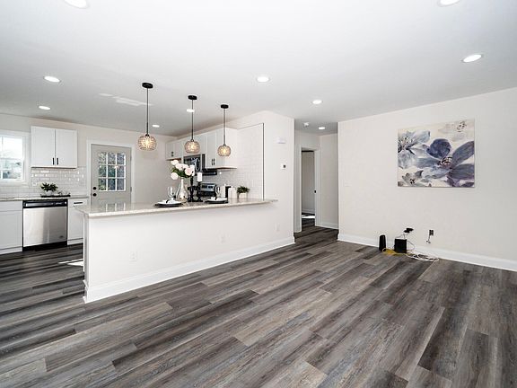 3rd image of 3627 Dearborn Dr