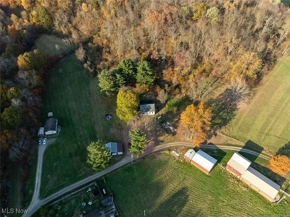 2432 Valley View Ln, New Philadelphia, OH 44663