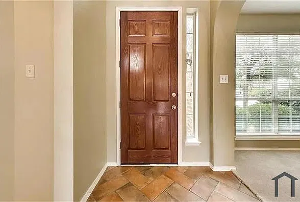 5 bed, 3684 sqft, $3,200 — Photo 4