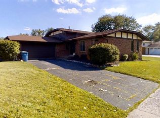 2512 James Dr, Dyer, IN 46311