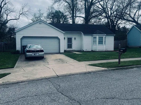 2106 Spring Hill Dr, South Bend, IN 46628