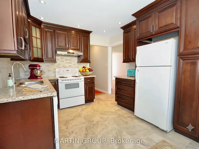 2083 Pen St — Photo 7
