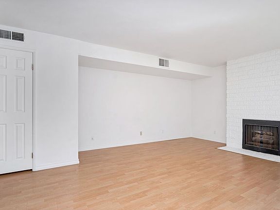 4th image of 1805 S Barrington Ave APT 5