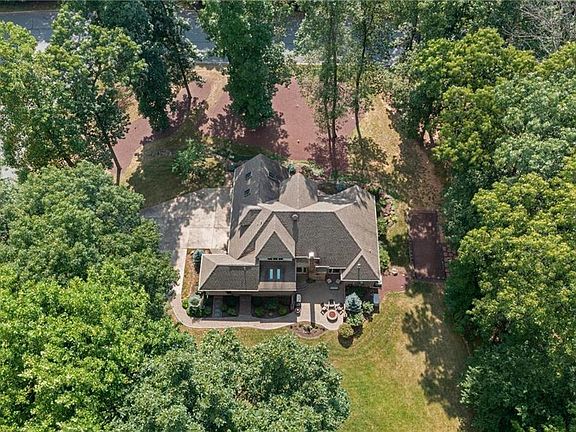 3rd image of 9095 Rosewood Dr
