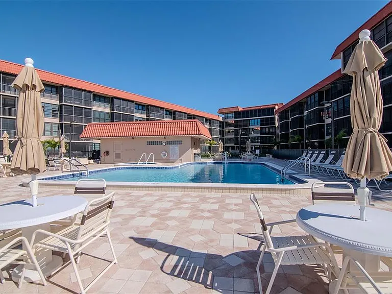 17580 Gulf Blvd #403 — Photo 31