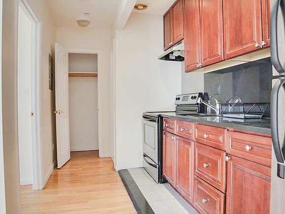 5th image of 381 Palmetto St APT 2F