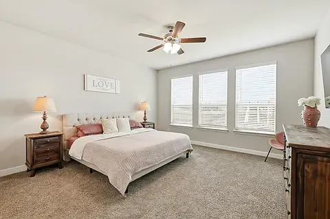 4 bed, 2117 sqft, $2,750 — Photo 4