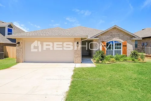 2204 Norwood Dr Photo 1