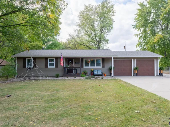 5325 NE Burchwood Dr, Topeka, KS 66617