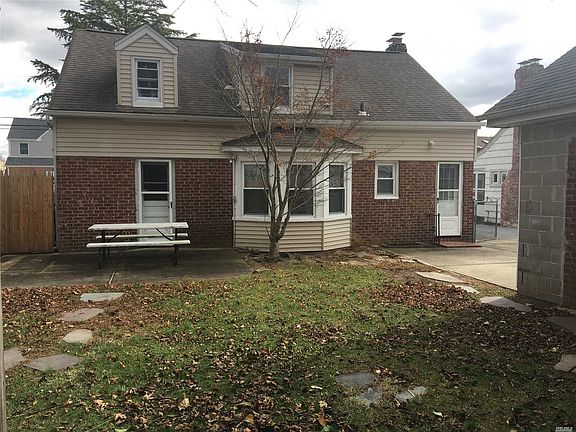 3rd image of 454 Langley Ave