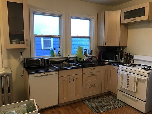 5th image of 126 Auburn St #1