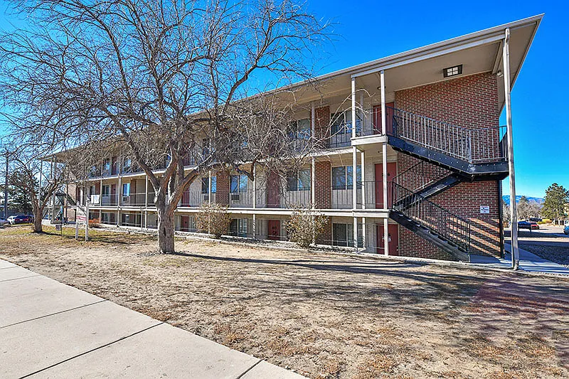 2 bed, 725 sqft, $1,330 — Photo 3