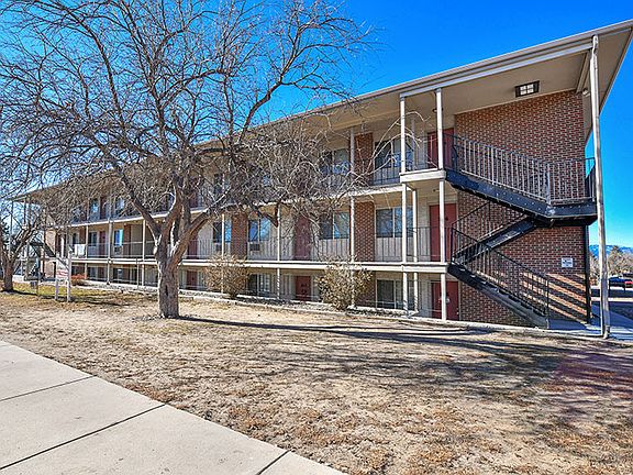3rd image of 1010 Delaware Dr #104