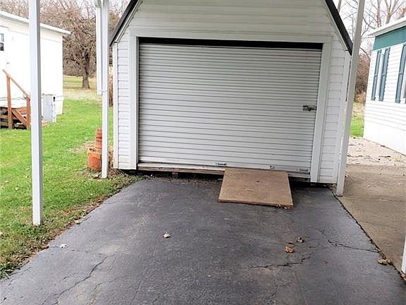 4th image of 27 Shoreline Dr