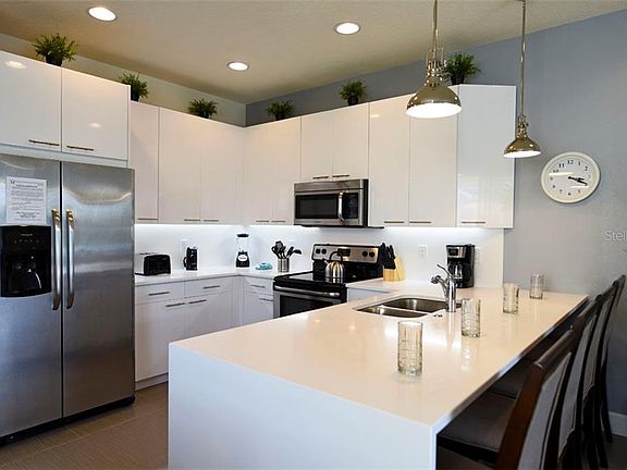 3rd image of 1501 Retreat Cir