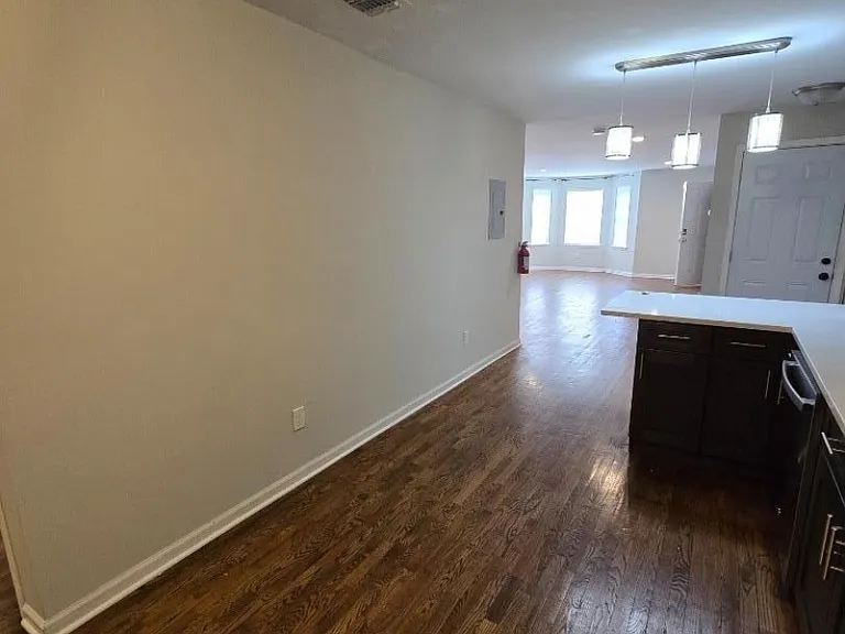 212 N Walnut St — Photo 7