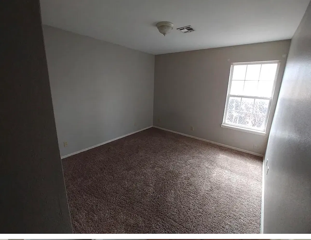 3 bed, 1400 sqft, $1,500 — Photo 2
