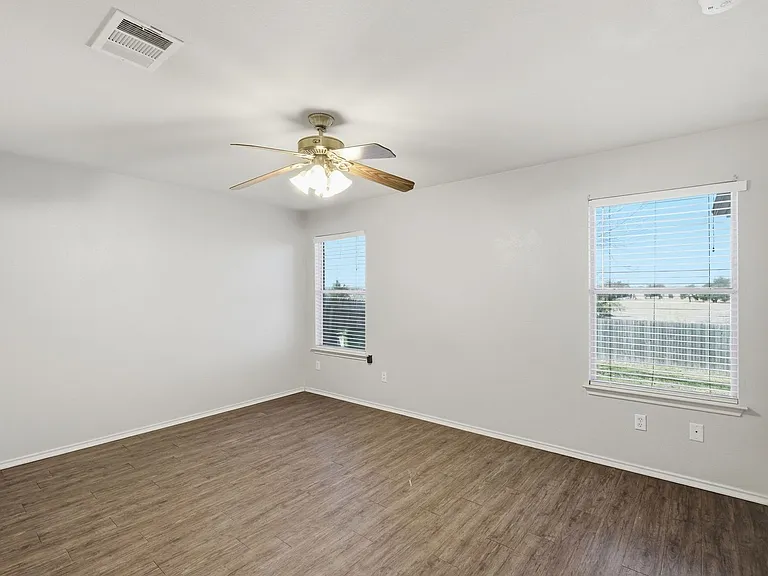 13516 Lyndon B Johnson St — Photo 5