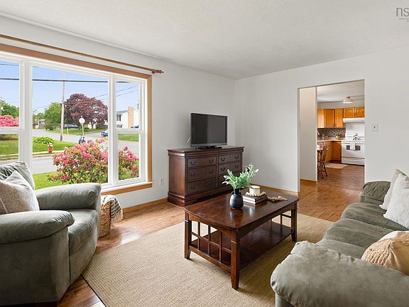 2nd image of 443 Arklow Dr