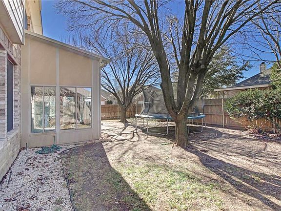 5th image of 601 Crystal Brook Dr