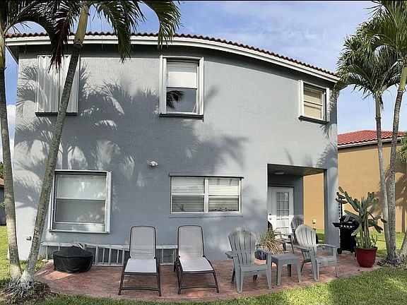 3rd image of 19290 NW 12th St