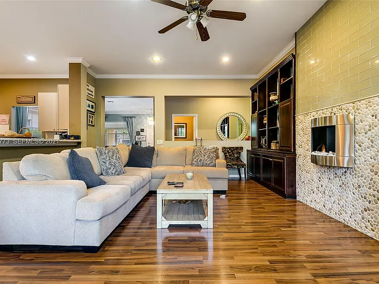 849 Sunflower Cir — Photo 4