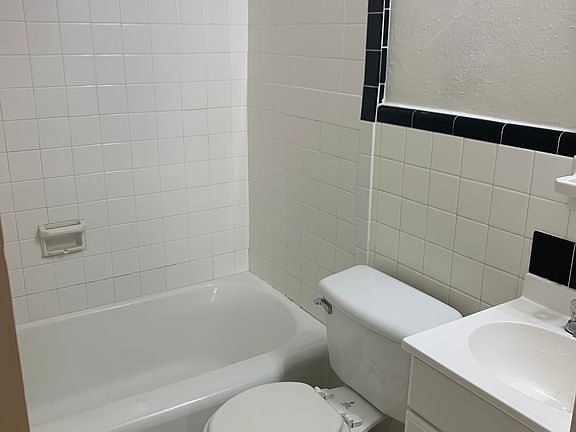 4th image of 132 Robertson Ave